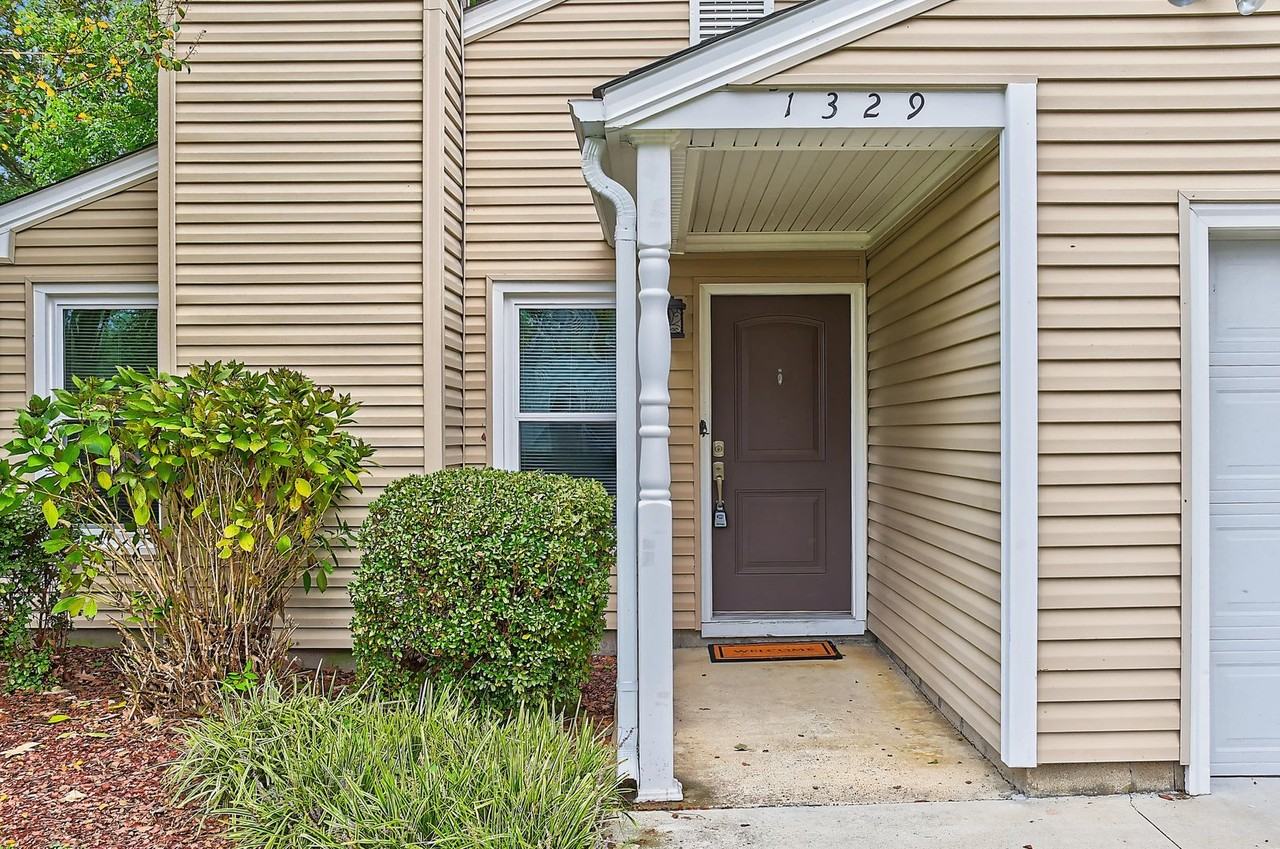 1329 Fernside Ct - Photo 4 of 33