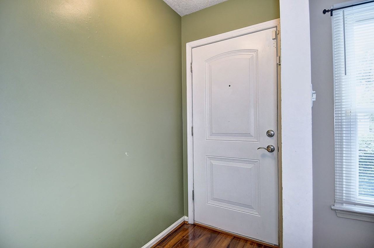 1329 Fernside Ct - Photo 5 of 33