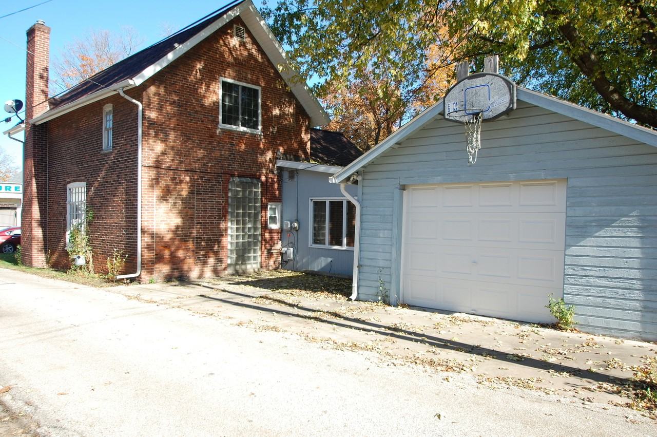 512 E Jefferson St - Photo 4 of 23