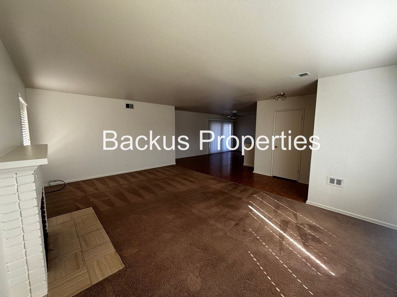 235 La Mesa Dr - Photo 4 of 21