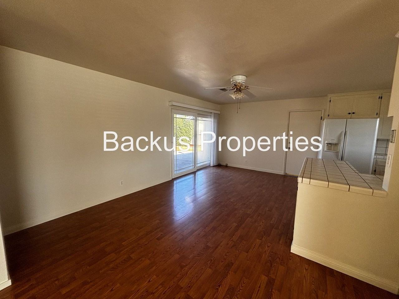 235 La Mesa Dr - Photo 5 of 21