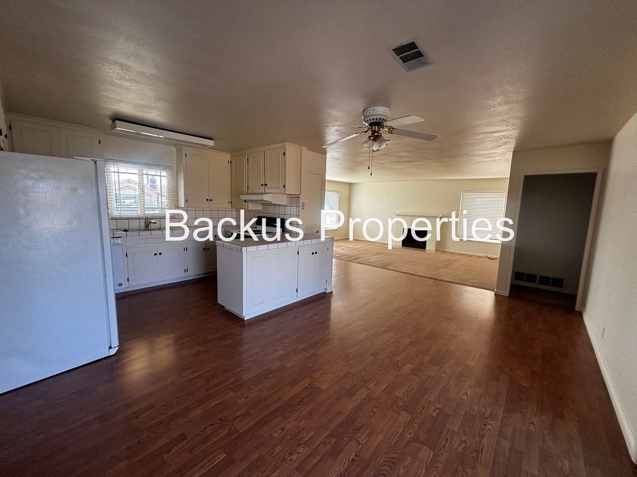 235 La Mesa Dr - Photo 6 of 21