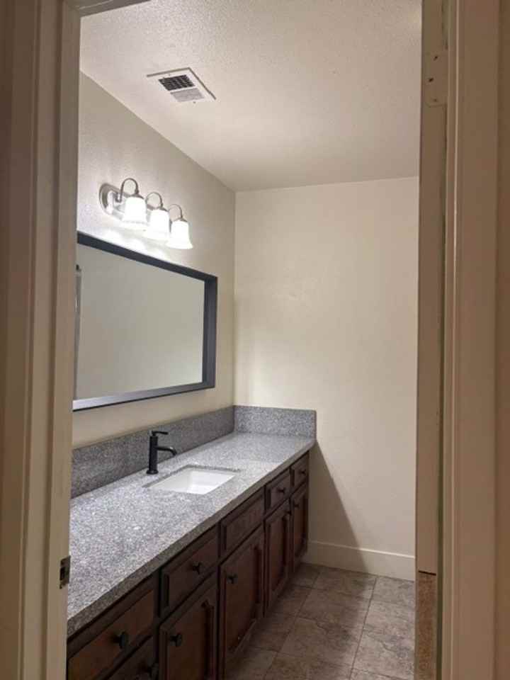 25 W Barstow Ave #101 - Photo 7 of 16