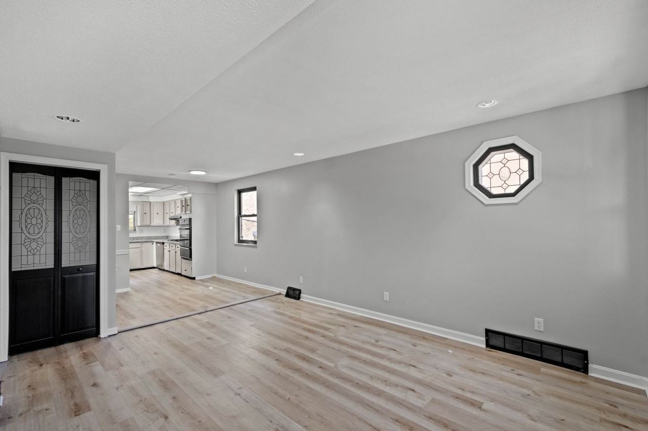 2334 Wolford St - Photo 3 of 25