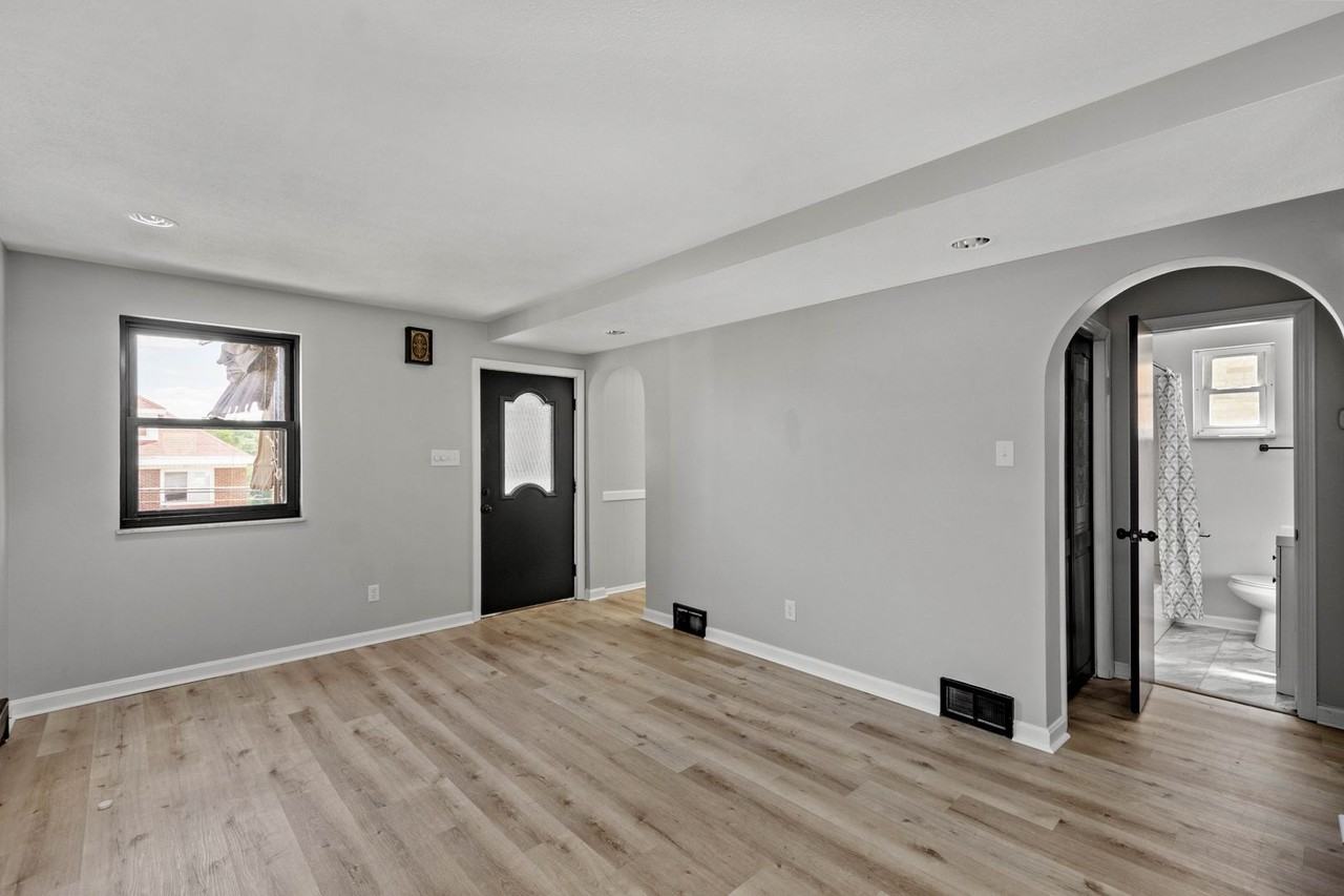 2334 Wolford St - Photo 5 of 25