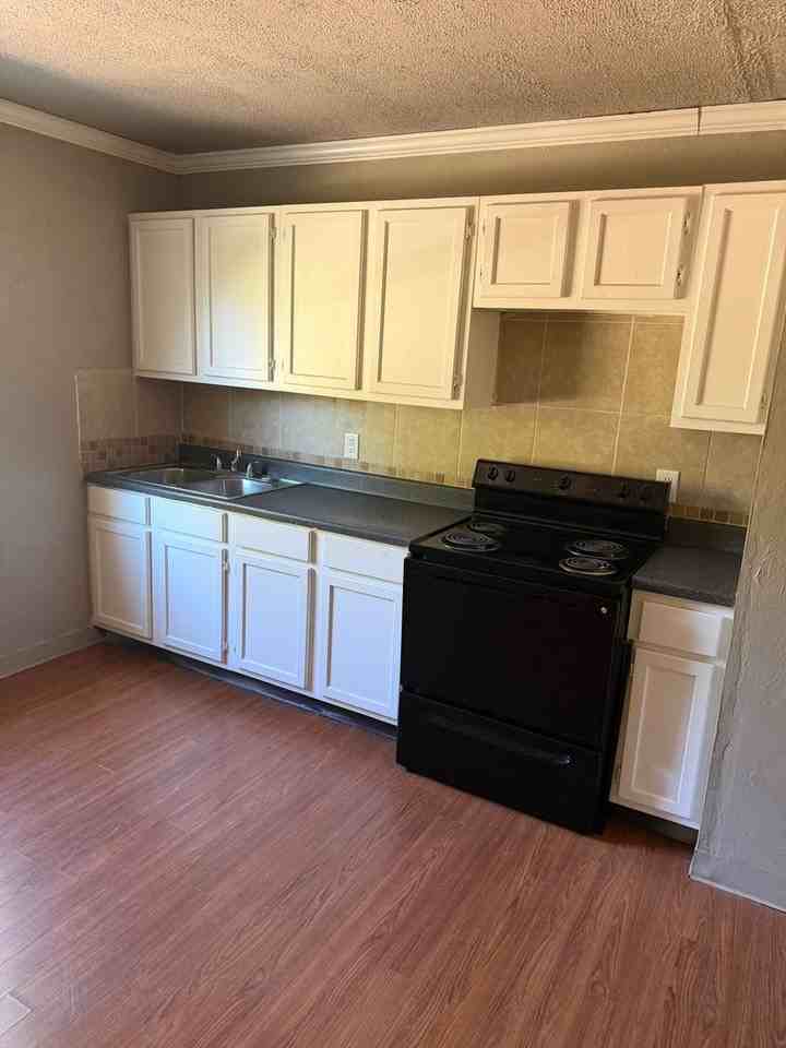 4201 Se 26th St - Photo 2 of 5
