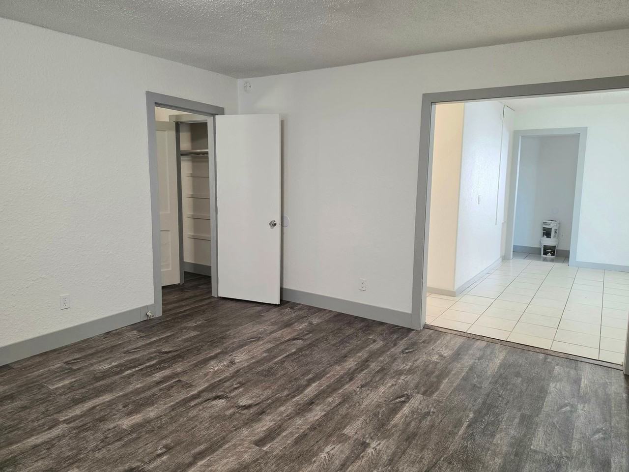 912 S Avenue B - Photo 4 of 31