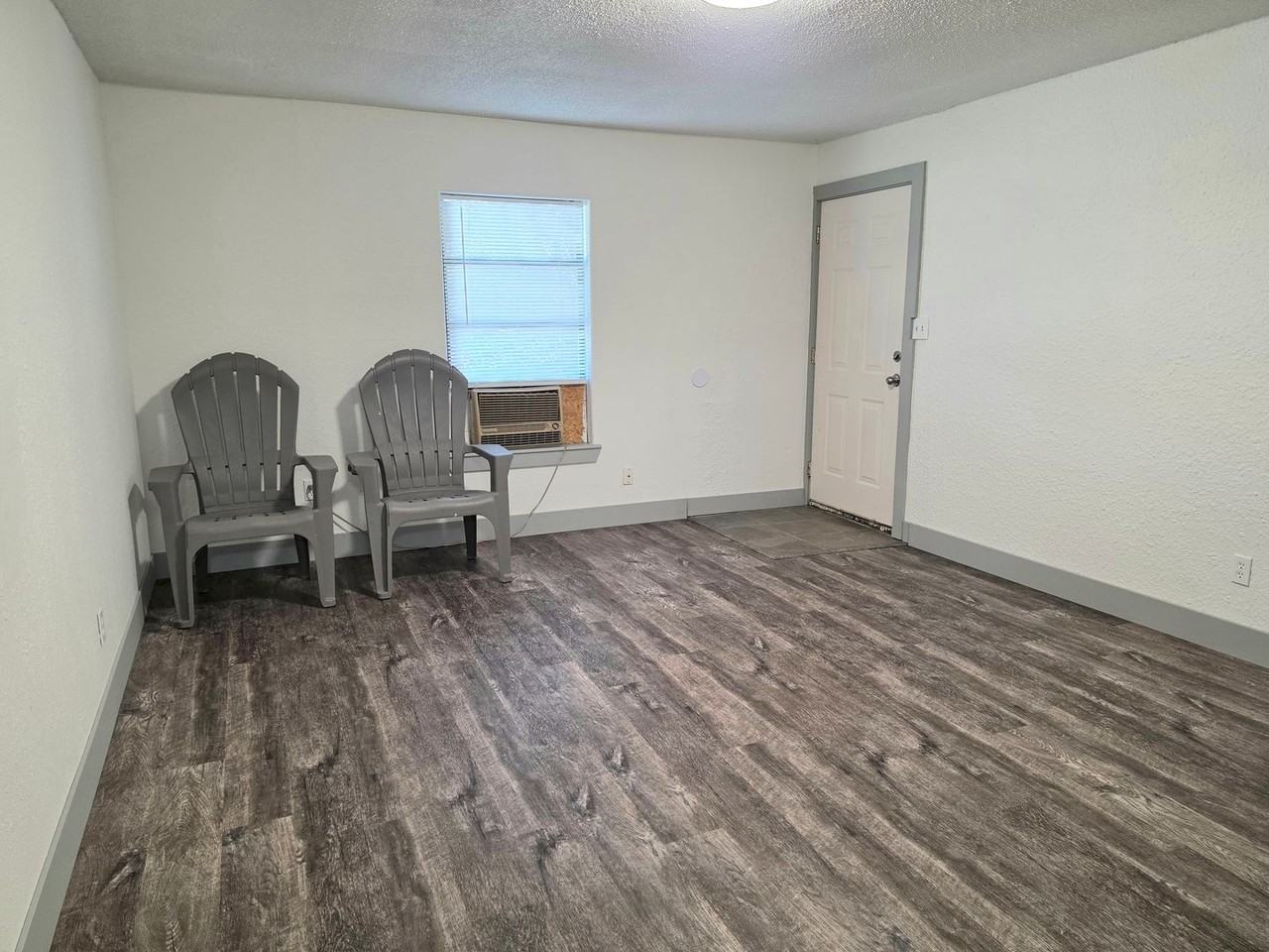 912 S Avenue B - Photo 5 of 31