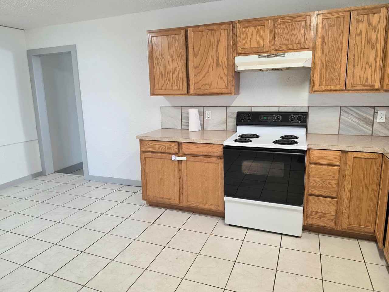 912 S Avenue B - Photo 6 of 31