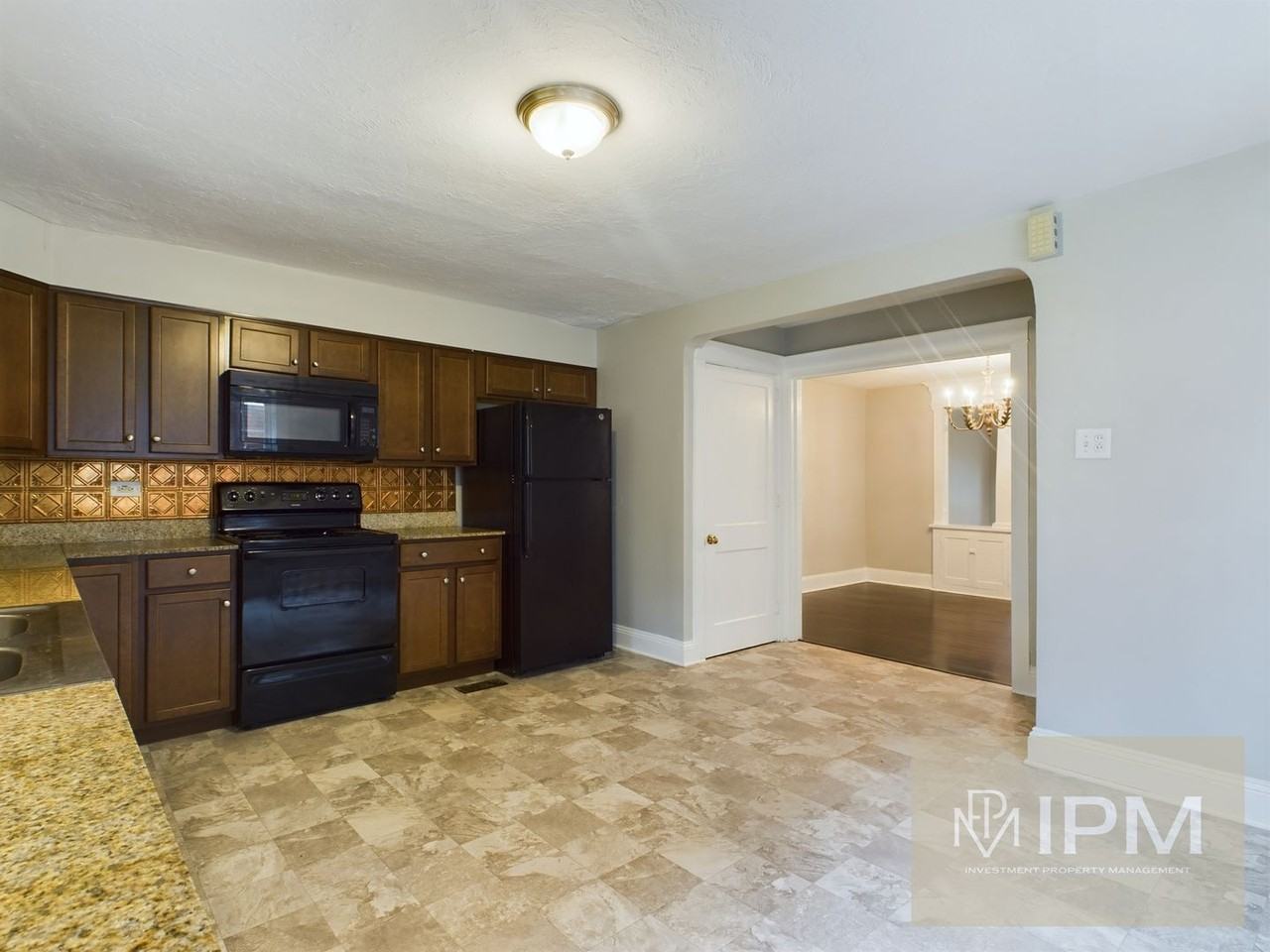 524 W Jackson St - Photo 6 of 17