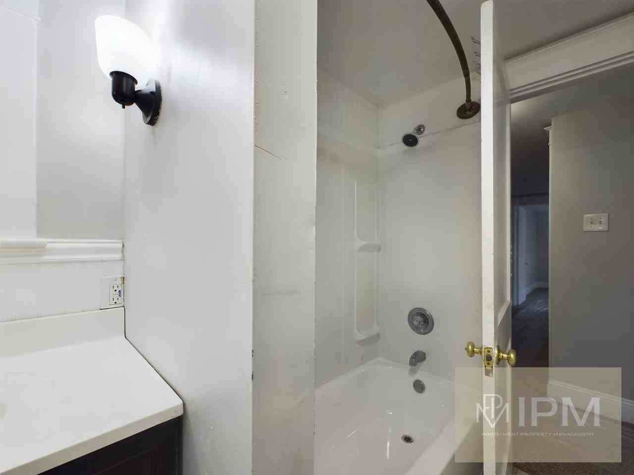 524 W Jackson St - Photo 7 of 17