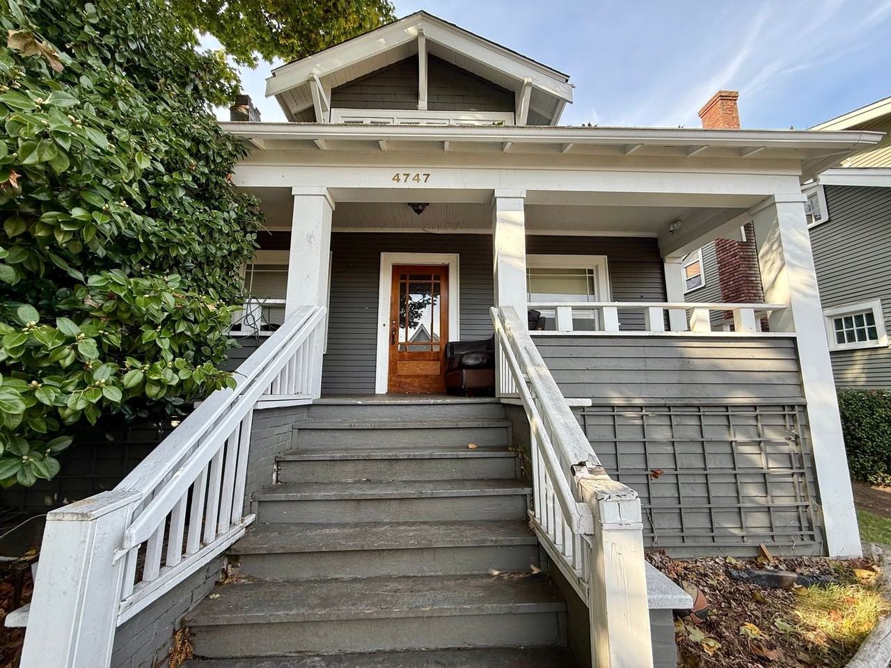 4747 19th Ave Ne - Photo 2 of 32