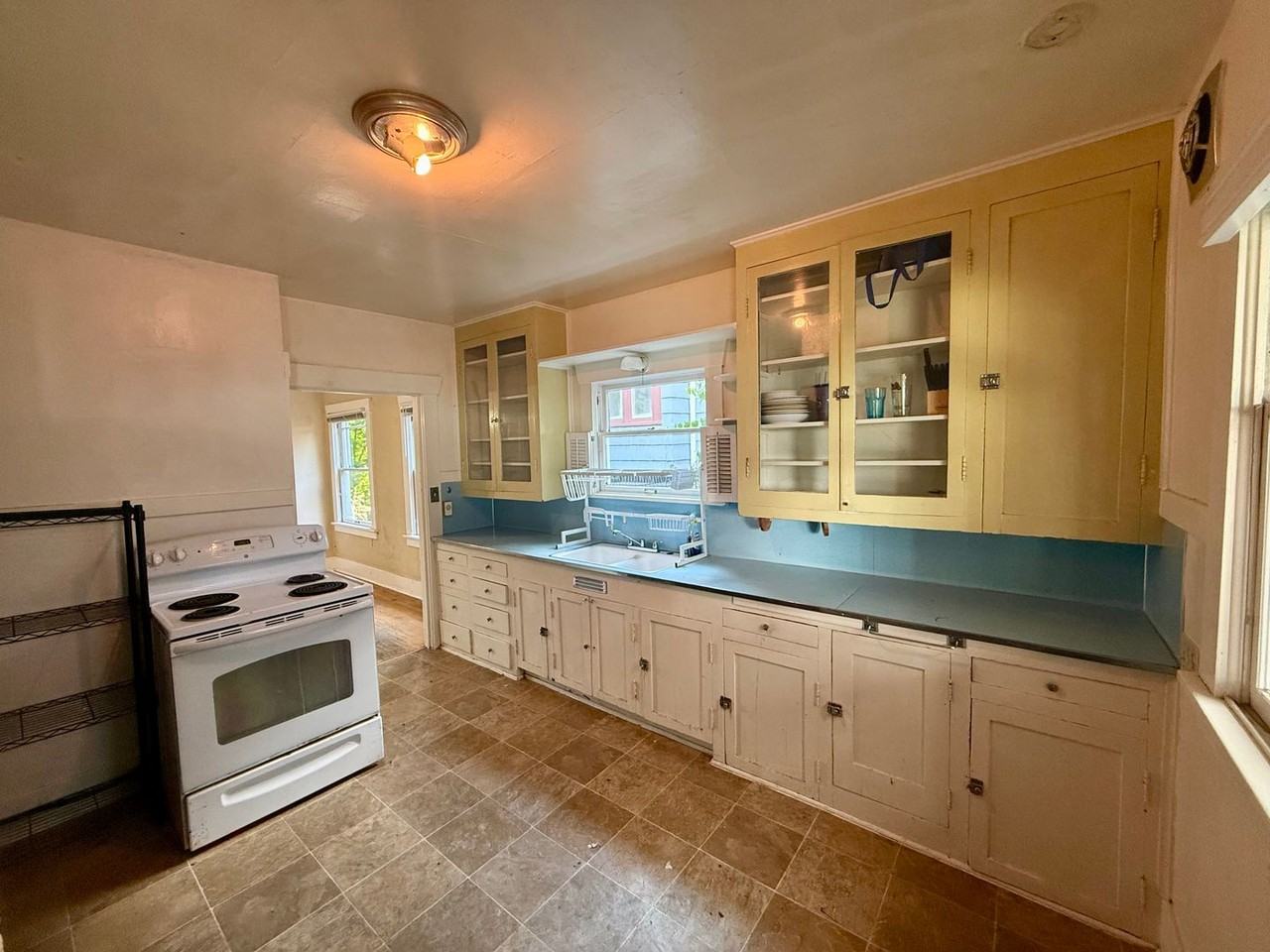 4747 19th Ave Ne - Photo 3 of 32