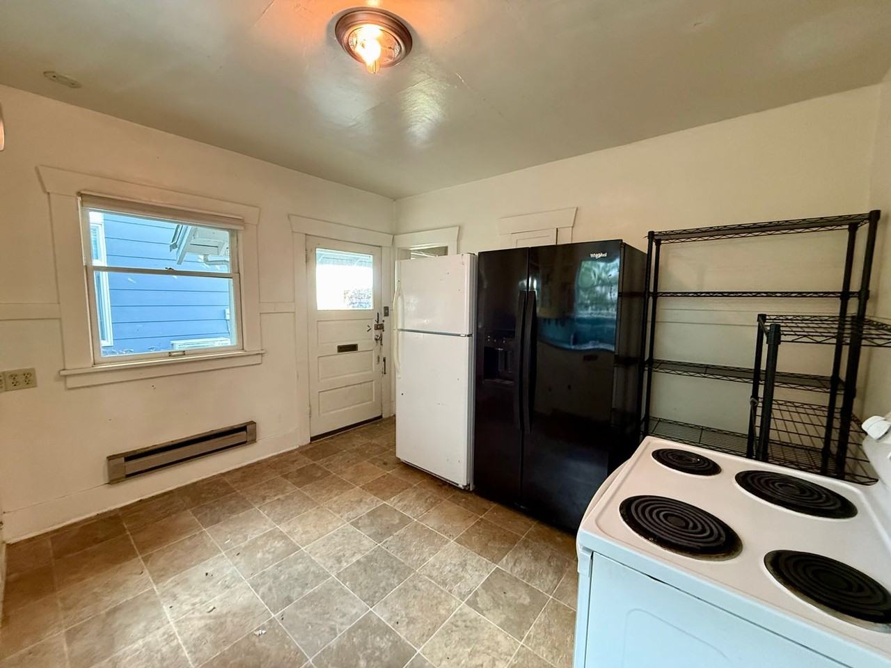 4747 19th Ave Ne - Photo 4 of 32