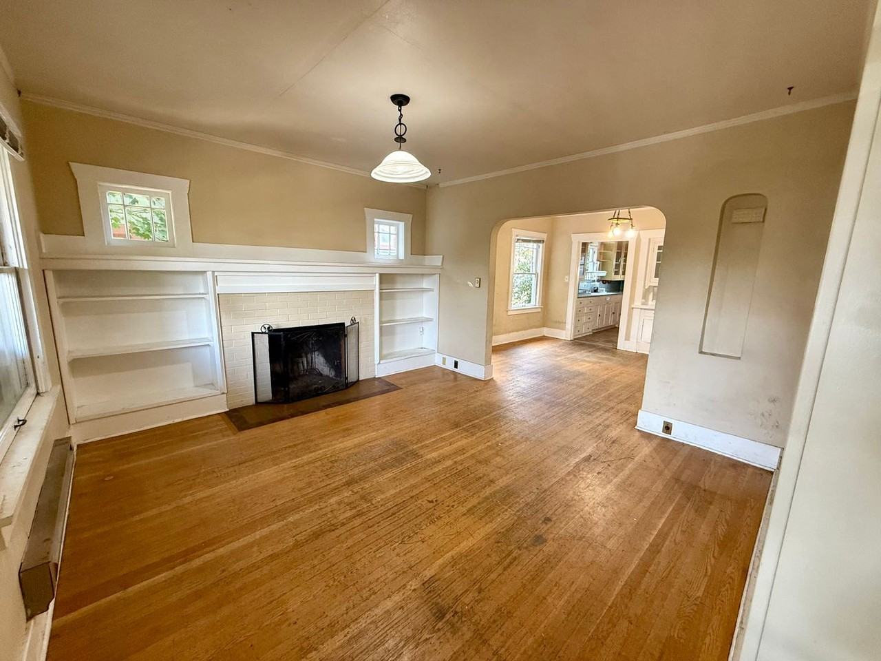 4747 19th Ave Ne - Photo 5 of 32