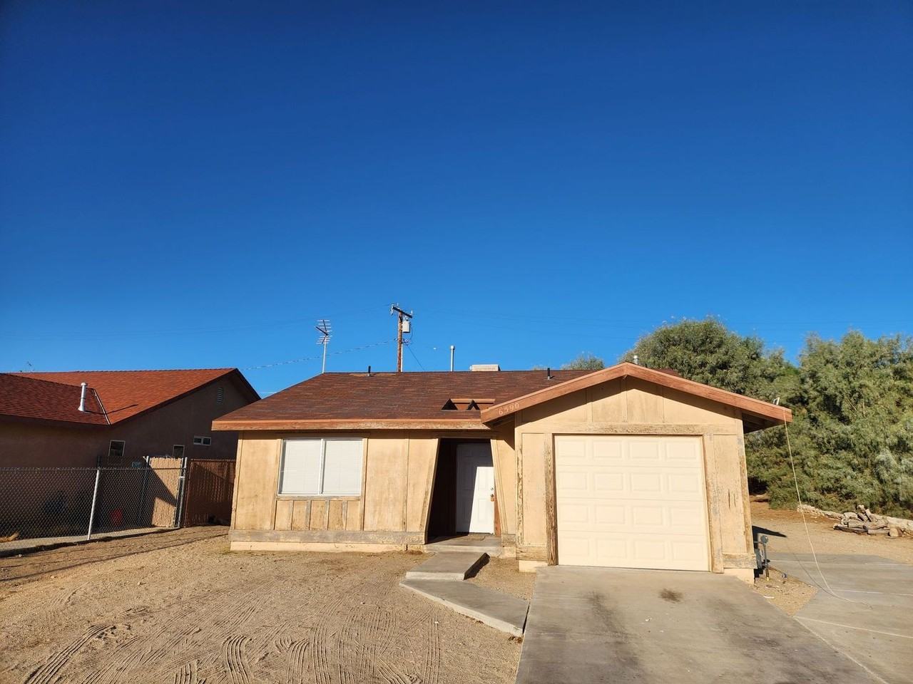 6590 Mariposa Ave - Photo 2 of 11