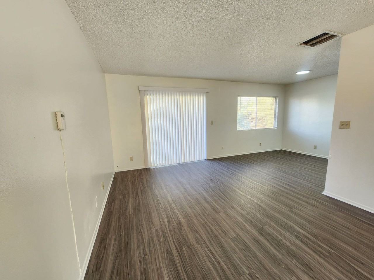 6590 Mariposa Ave - Photo 4 of 11