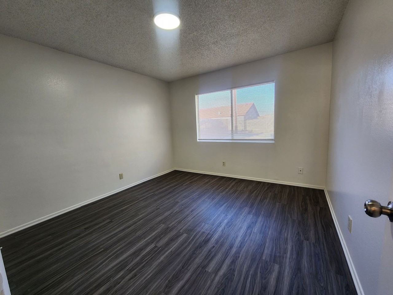 6590 Mariposa Ave - Photo 7 of 11