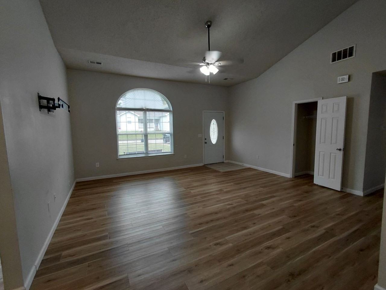 106 Valley Way - Photo 2 of 16