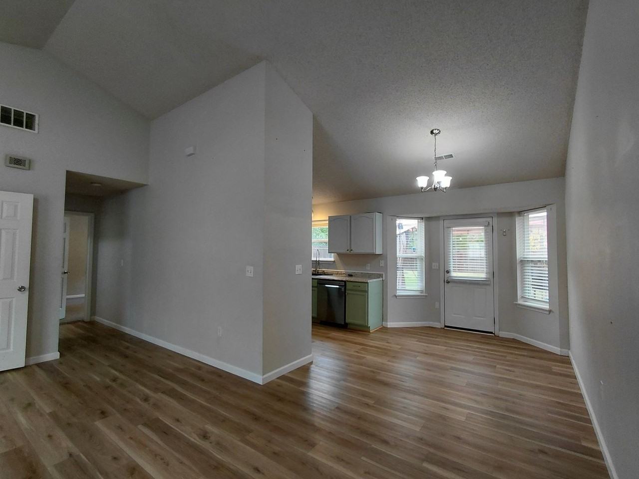 106 Valley Way - Photo 4 of 16