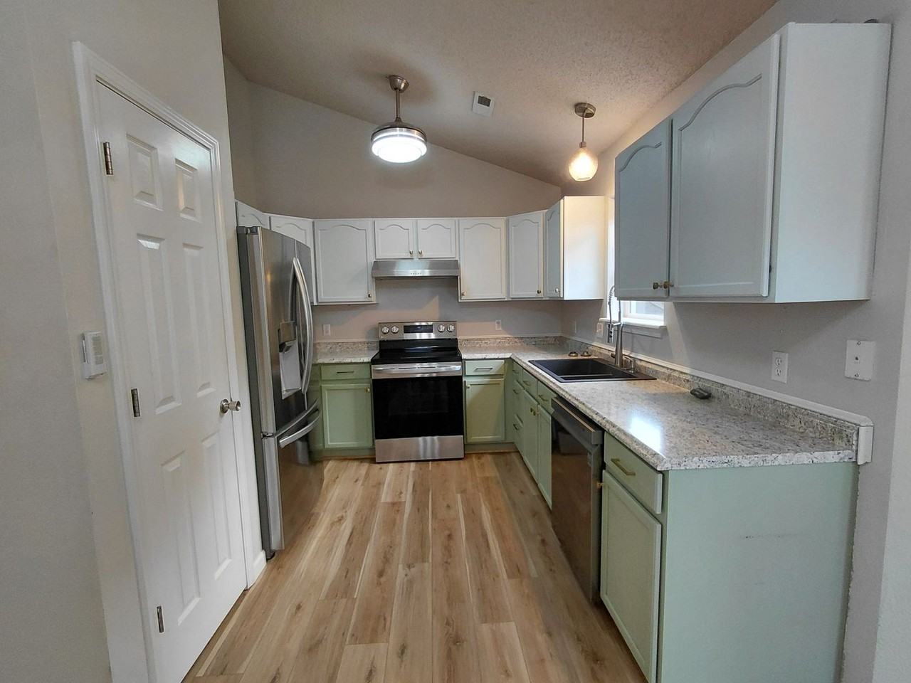 106 Valley Way - Photo 5 of 16