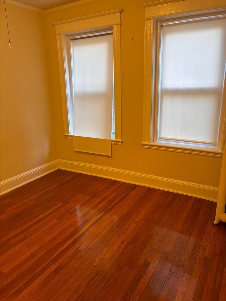 60 Woodstock Ave - Photo 2 of 6