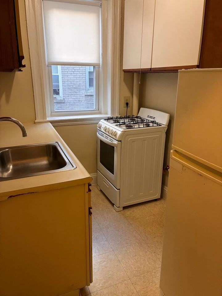 60 Woodstock Ave - Photo 3 of 6