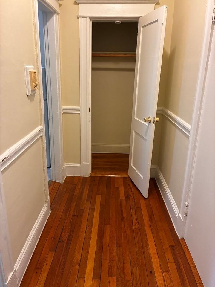 60 Woodstock Ave - Photo 5 of 6