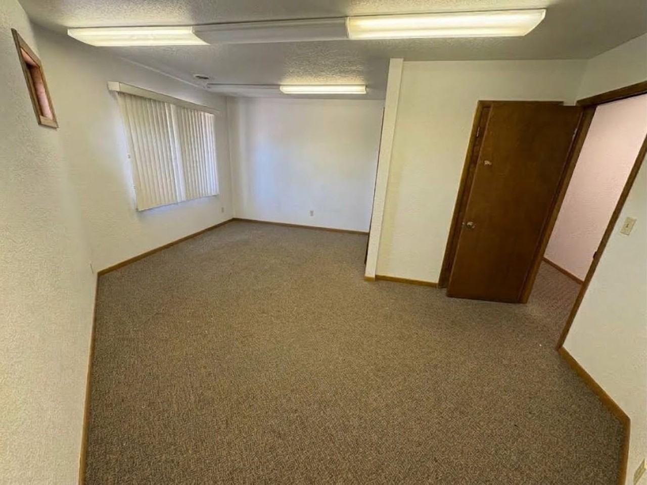 1712 W 4th St - Photo 5 of 22