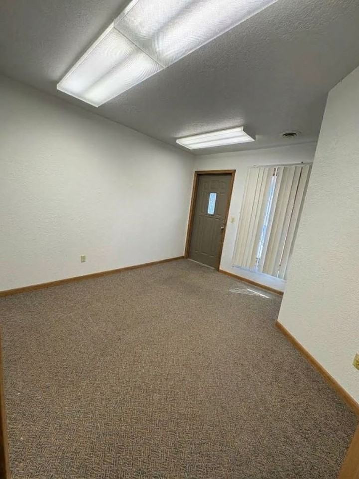 1712 W 4th St - Photo 6 of 22