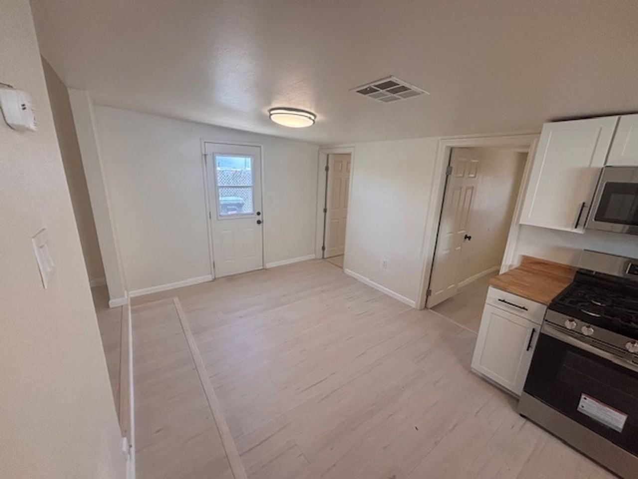 1186 Peach St - Photo 5 of 12