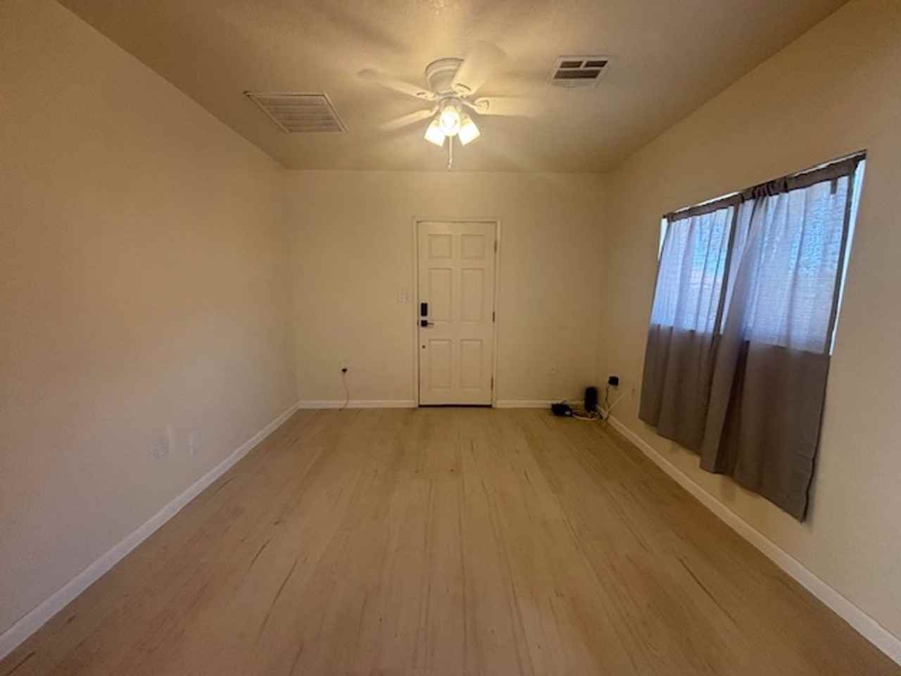 1186 Peach St - Photo 6 of 12