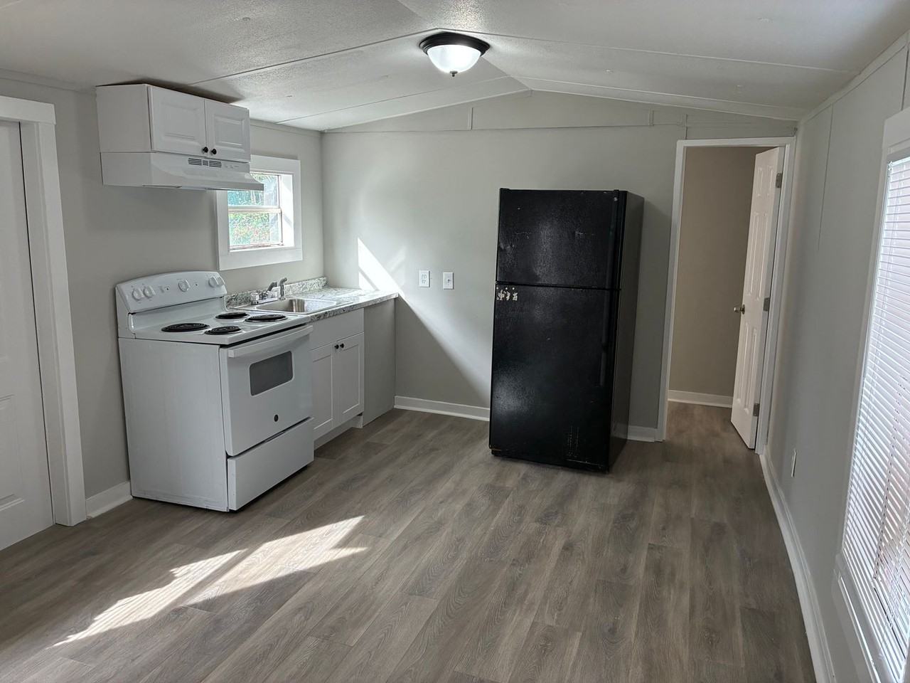 4711 Ogeechee Rd - Photo 2 of 9