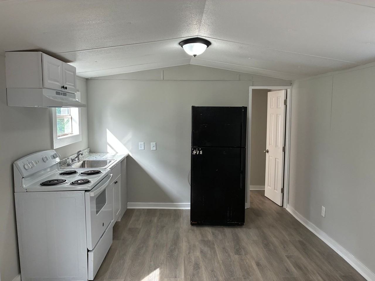 4711 Ogeechee Rd - Photo 3 of 9