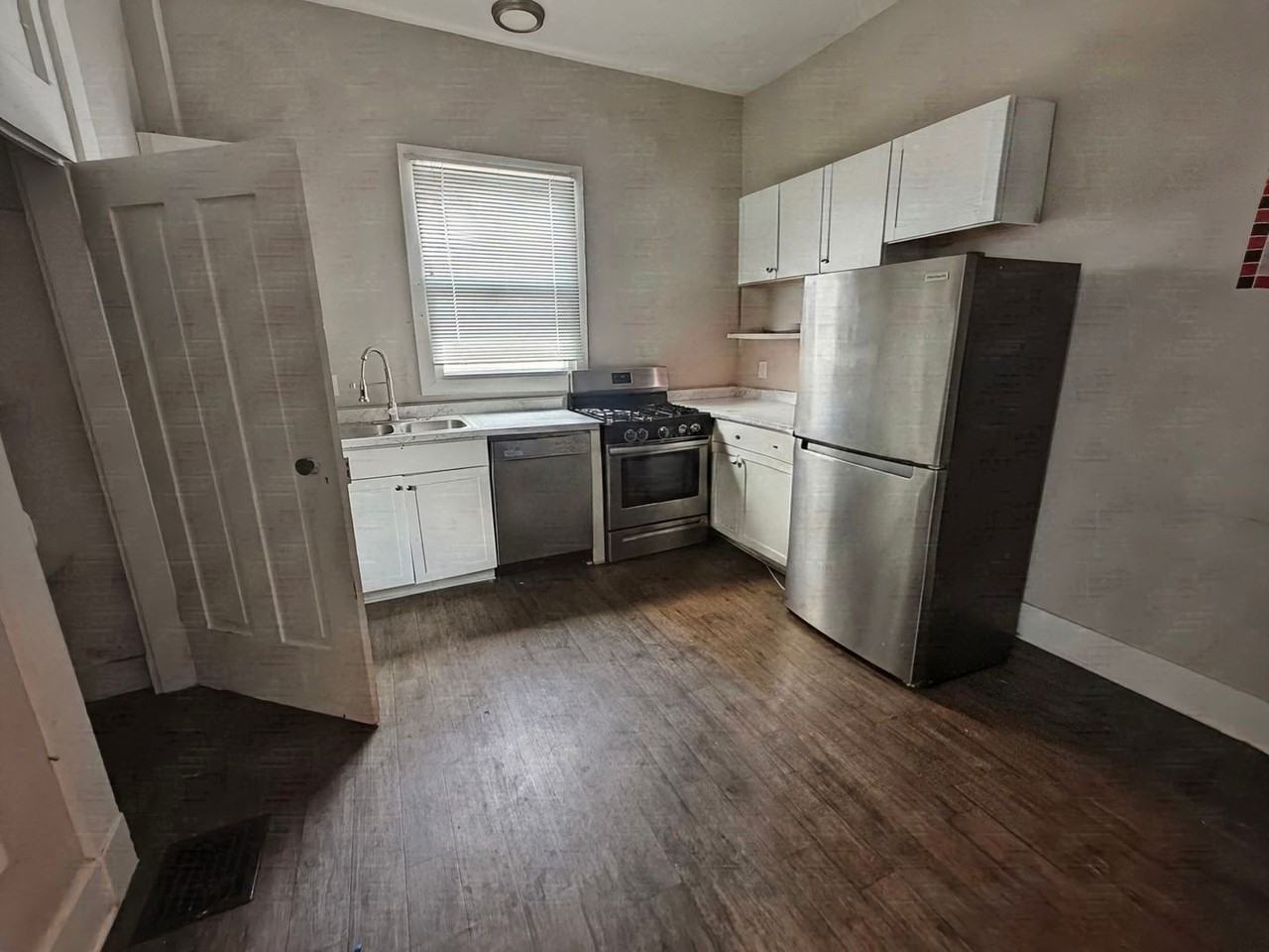 40 E Mechanic St - Photo 2 of 4