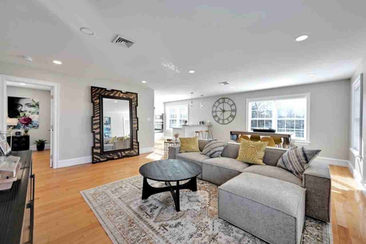 73 N Oak St - Photo 5 of 37
