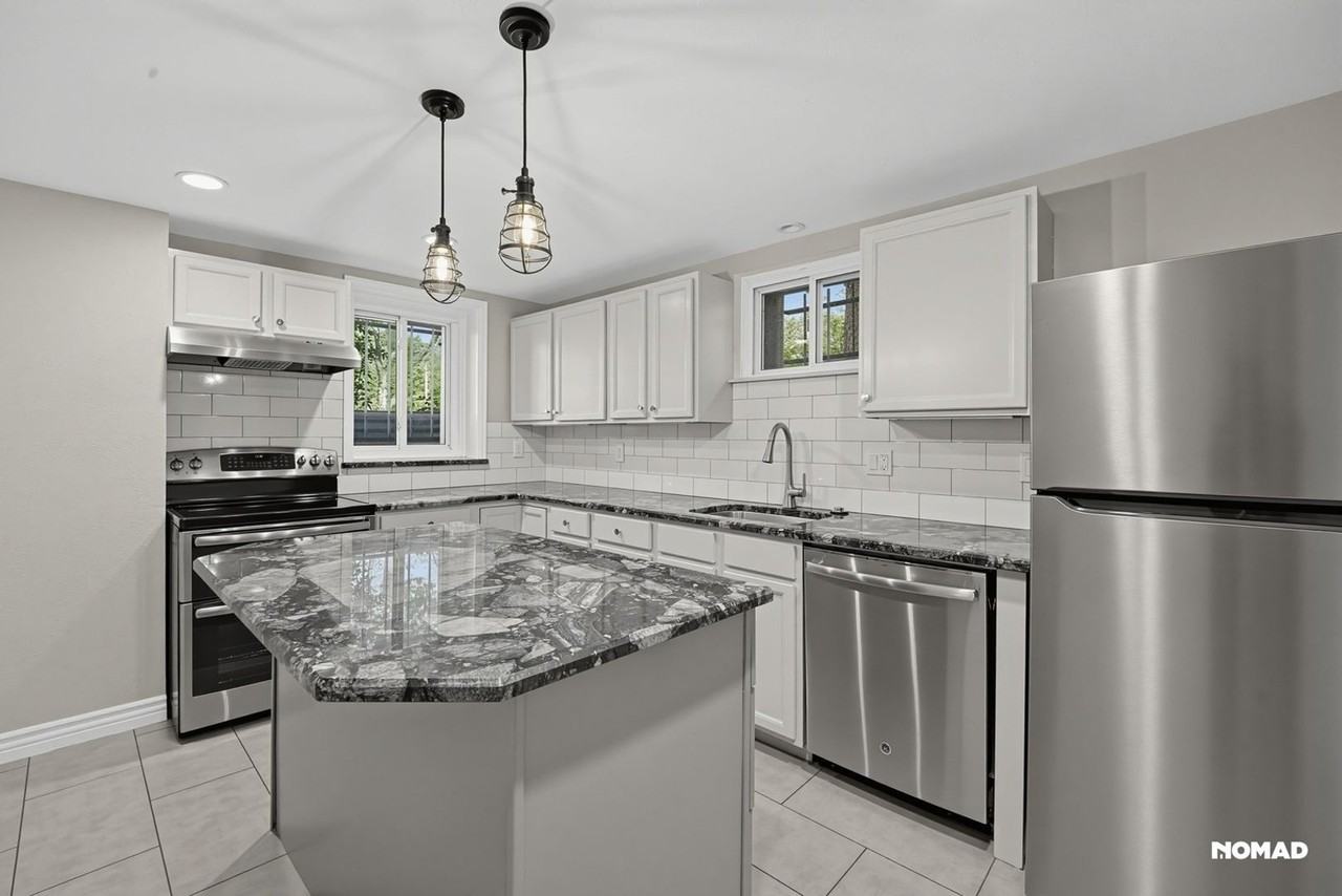 1373 N Franklin St - Photo 4 of 34