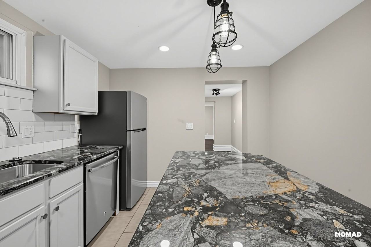 1373 N Franklin St - Photo 5 of 34