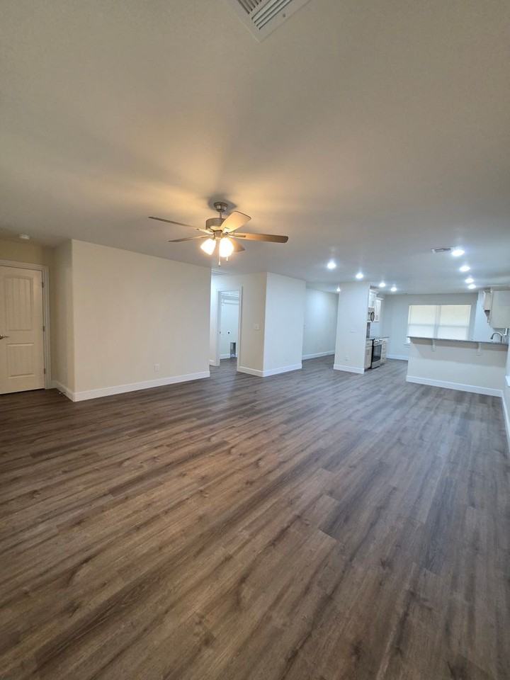 121 N Schifferdecker Ave - Photo 6 of 20
