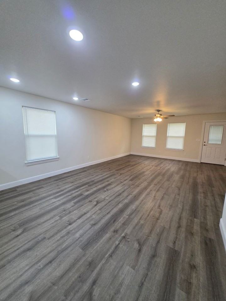 121 N Schifferdecker Ave - Photo 7 of 20