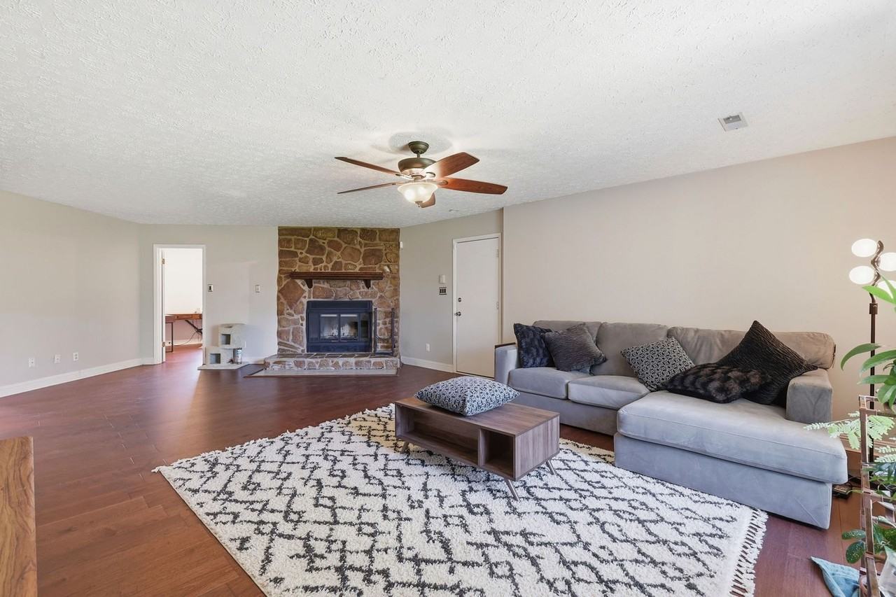 6979 Wickersham Dr - Photo 4 of 28