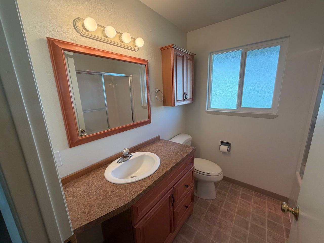 515 Nw Gilliam Ave - Photo 4 of 19