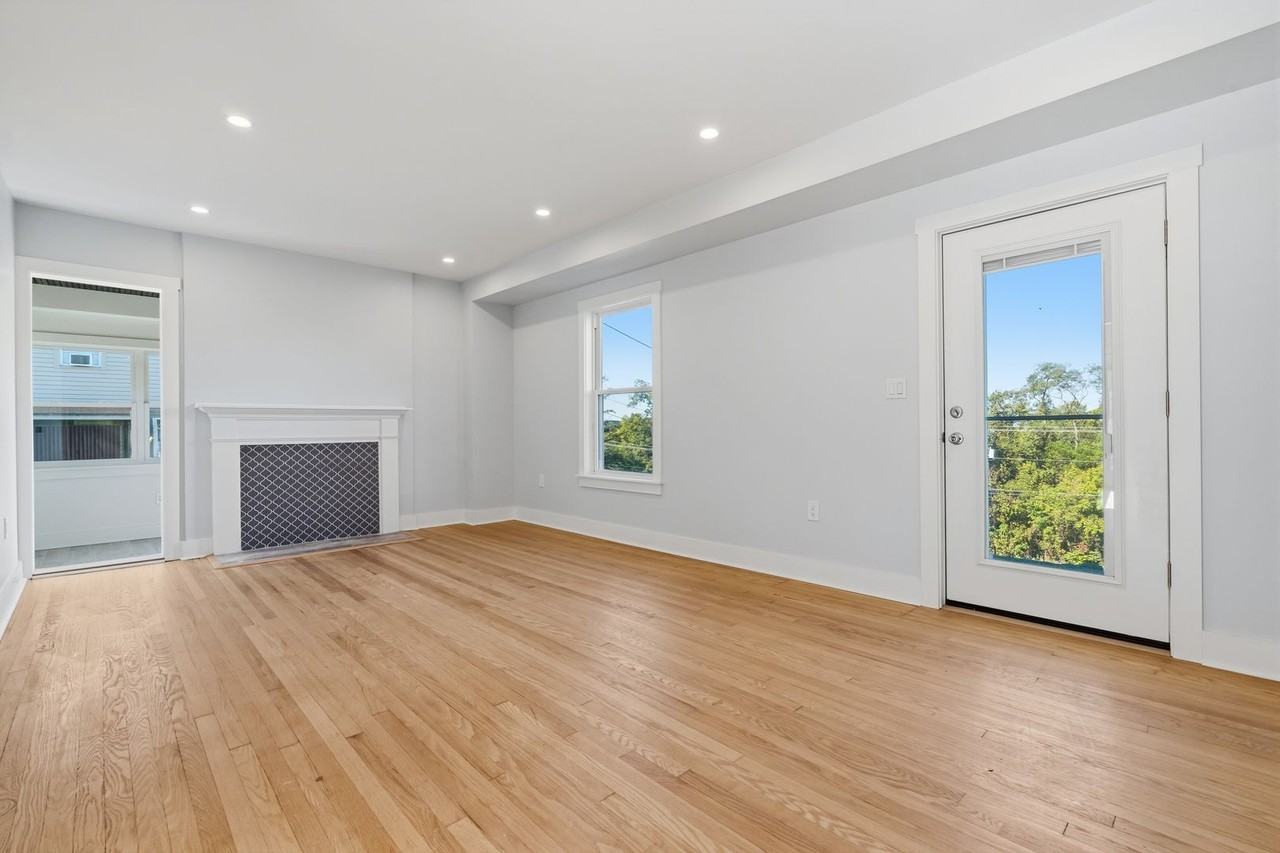 1315 Lesnett Rd - Photo 3 of 33