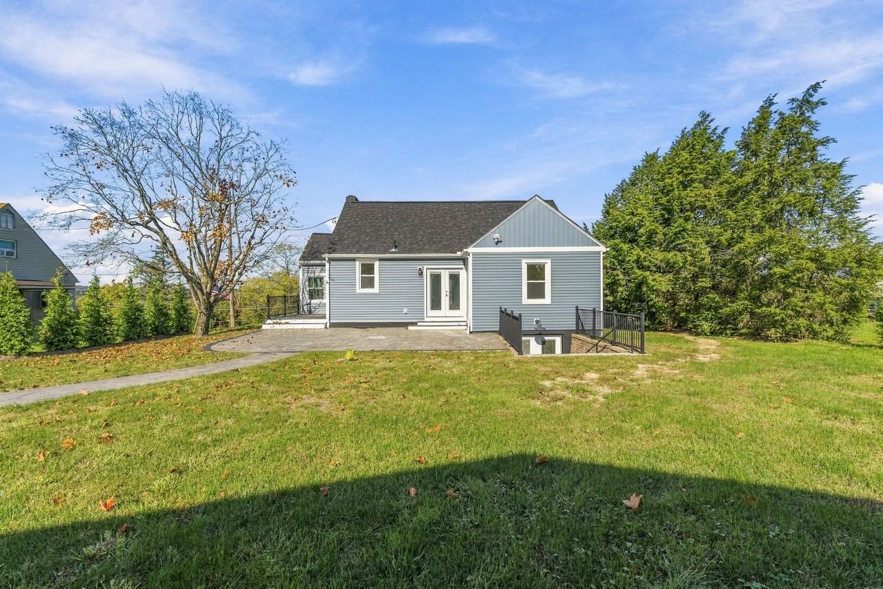 1315 Lesnett Rd - Photo 5 of 33