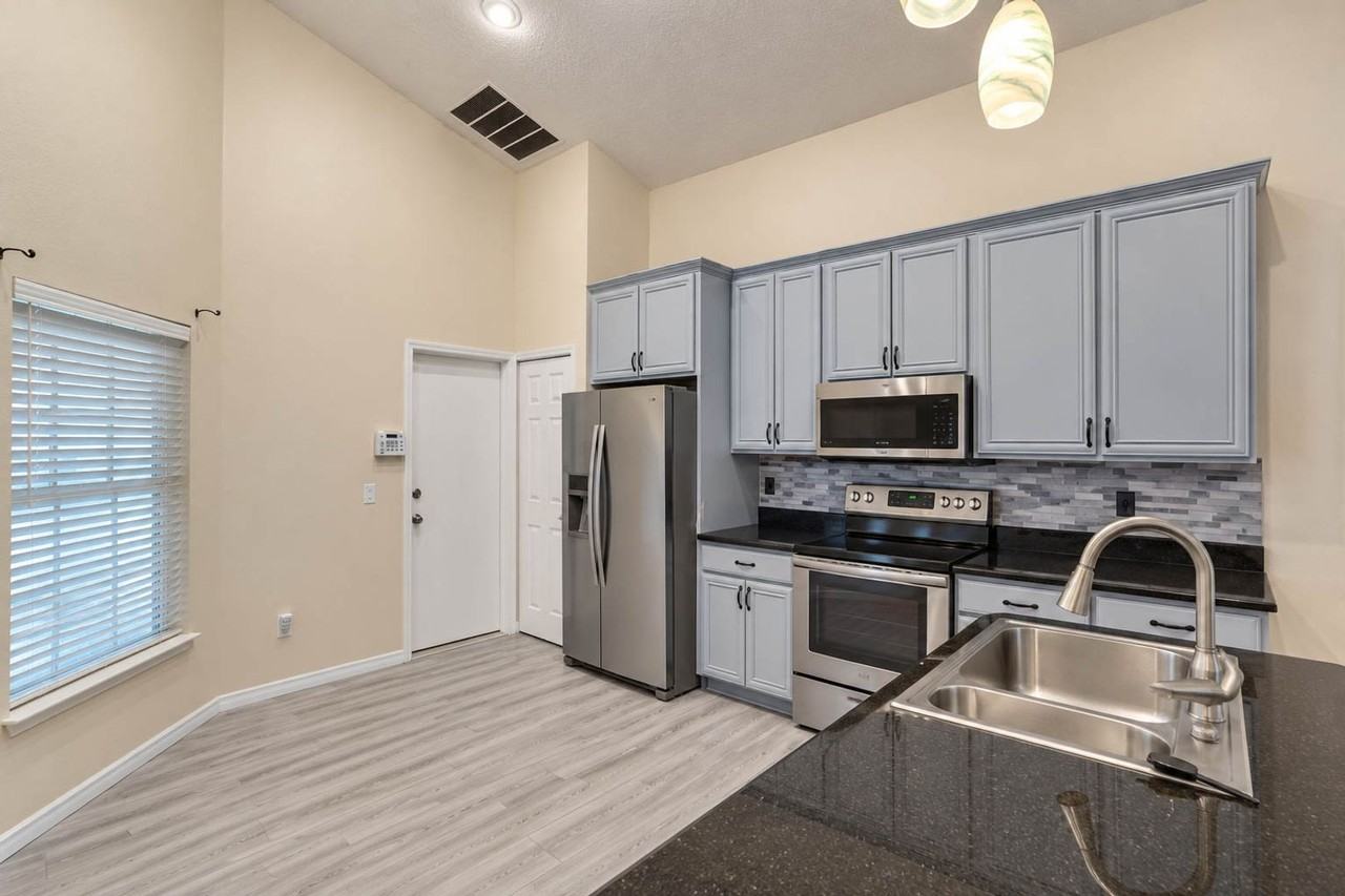 10356 Winding Creek Ln - Photo 3 of 25