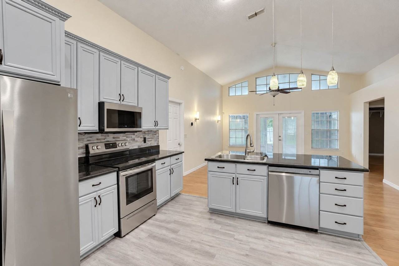 10356 Winding Creek Ln - Photo 5 of 25