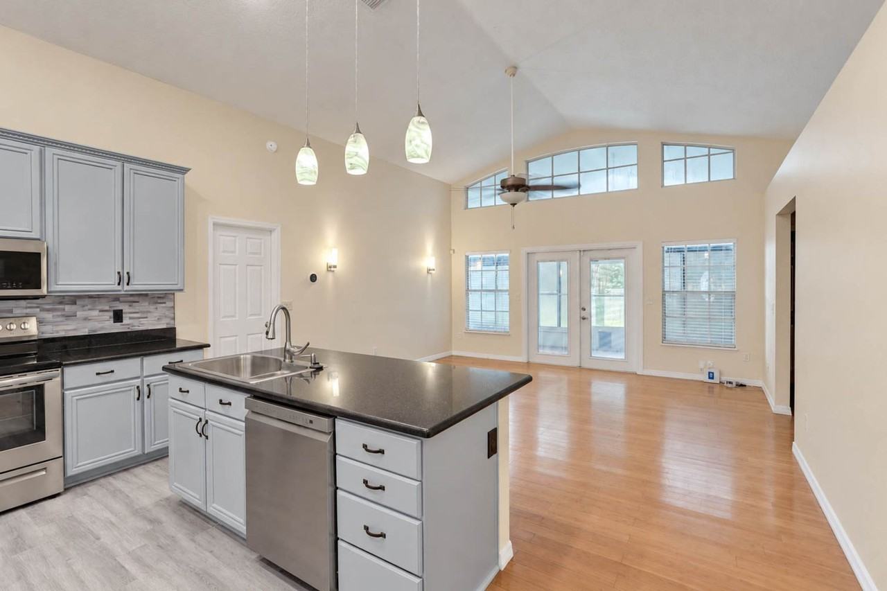 10356 Winding Creek Ln - Photo 6 of 25