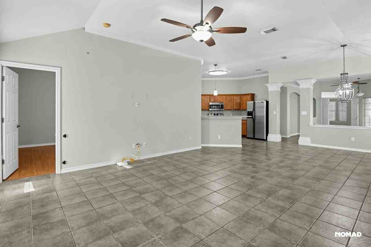7510 Geiger Dr - Photo 4 of 31
