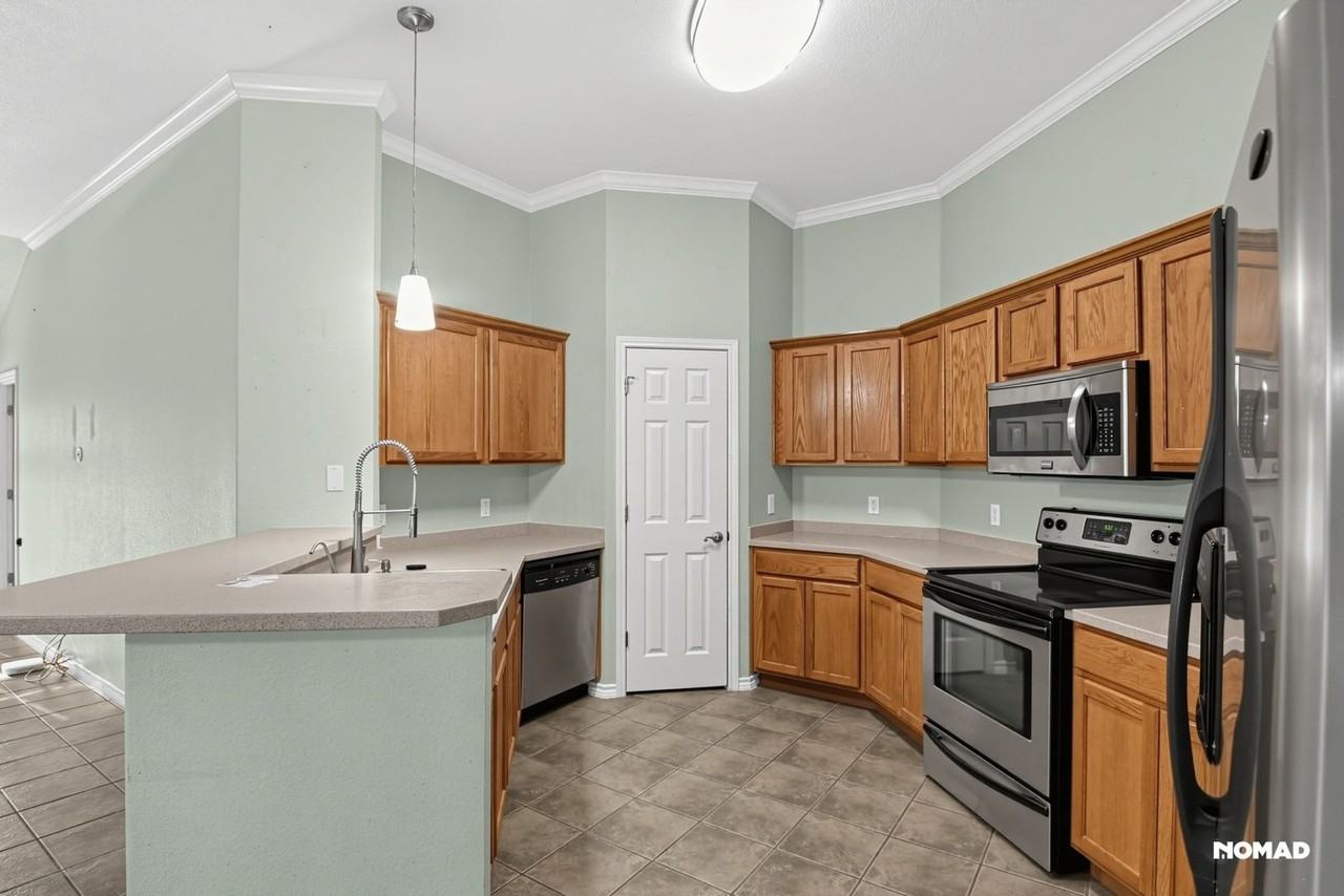 7510 Geiger Dr - Photo 2 of 31