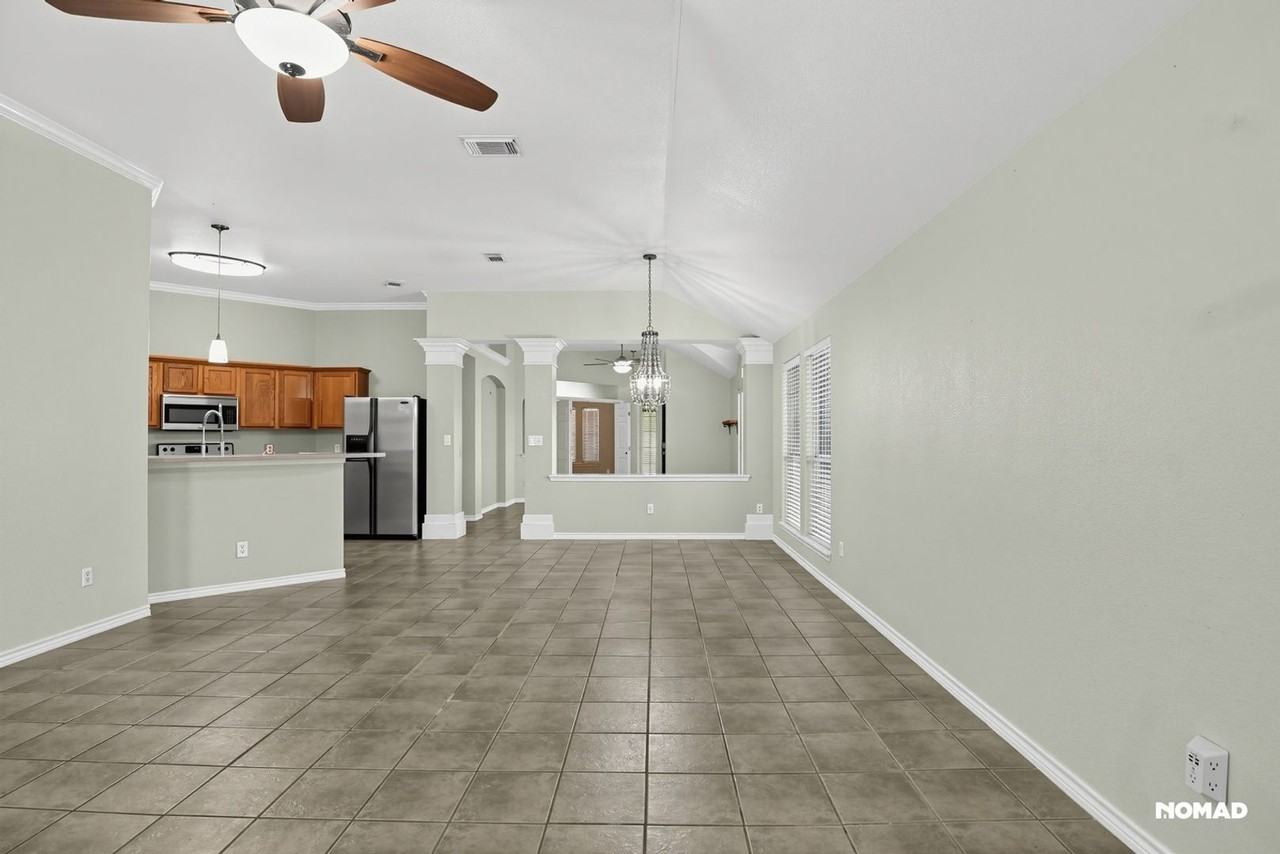 7510 Geiger Dr - Photo 3 of 31